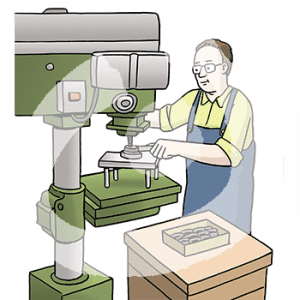 Eine Person in Schürze steht vor einem Standbohrer. Sie hält das zu bohrende Teil fest.