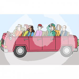 Sieben Personen sitzen in einem Cabrio mit fünf Sitzreihen und fahren auf einer Straße.