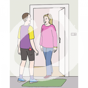 Eine Person steht vor einer Haustür in der eine andere Person steht.