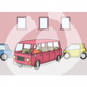 Eine Person sitzt am Steuer eines Buses mit fünf Sitzreihen und fährt rückwärts in eine Parklücke.