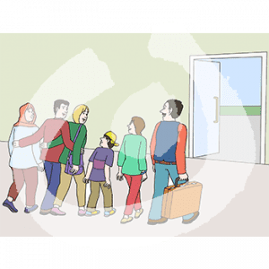 Sechs Personen gehen auf eine offene Tür zu.