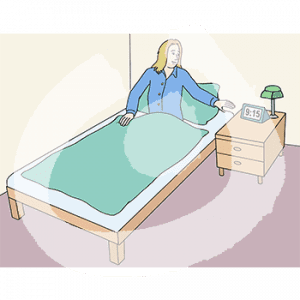 Eine Frau sitzt in ihrem Bett und greift nach ihrem Wecker. Auf dem Wecker steht die Uhrzeit 9:15 Uhr.