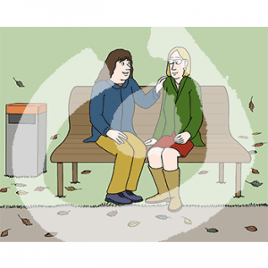 Eine Frau legt einer anderen Frau eine Hand auf die Schulter. Sie sitzen auf einer Parkbank.