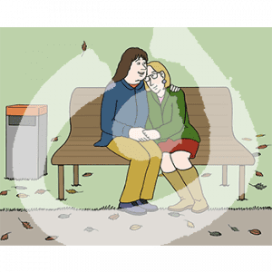 Zwei Frauen sitzen Arm in Arm auf einer Parkbank.