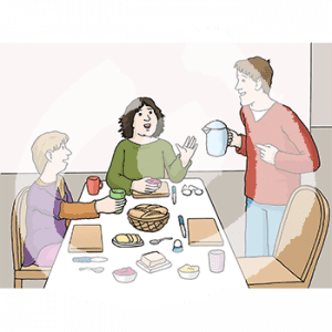 Zwei Personen sitzen an einem gedeckten Frühstückstisch. Daneben steht eine Person mit einer Kanne.