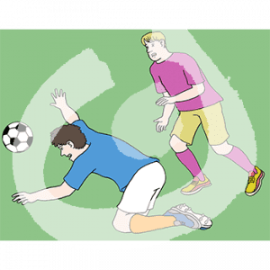 Ein Mann in blauem Trikot liegt auf dem Boden und hebt eine Hand. Vor ihm liegt ein Fußball. Daneben steht ein Mann in pinkem Trikot.