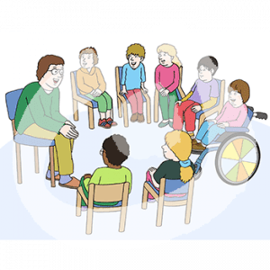 Eine erwachsene Person und sieben Kinder sitzen in einem Stuhlkreis.