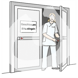 Eine Person in Pflegeuniform steht in einer Tür mit der Aufschrift: Geschlossen. Bitte klingeln. Sie hält einen Schlüssel im Schloss fest.