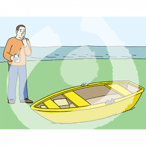 Ein Mann steht vor einem angestrichenen Ruderboot im Gras. In der Hand hält er einen Farbtopf und einen Pinsel. Im Hintergrund ist das Wasser.