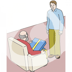 Ein alter Mann sitzt in Rückenansicht auf einem Sessel. Er hat ein Geschenk auf dem Schoß. Vor ihm steht ein anderer Mann.