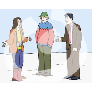 Drei Personen stehen im Halbkreis im Schnee. Eine Person hat eine Kamera um den Hals.