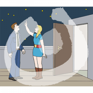 Ein Mann und eine Frau stehen auf einem Dach. Sie gucken in den Sternenhimmel.