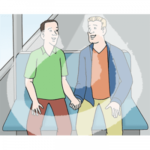 Zwei Männer sitzen Hand in Hand nebeneinander auf einer Bank.