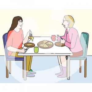 Zwei Personen sitzen mit Bechern in der Hand an einem Tisch. Darauf stehen Bretter, Besteck und eine Pizza.