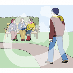 Eine Person geht auf drei rauchende Personen auf einer Parkbank zu.