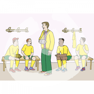 Ein fröhlicher Mann in gelbem Trainingsanzug und Gips Arm. Er steht zwischen vier Männern in gelben Trikots die auf Bänken sitzen.