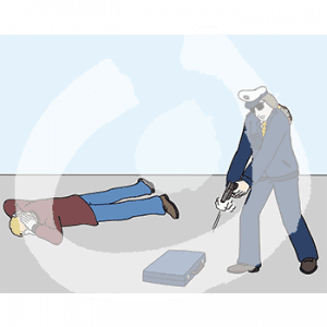 Eine Person liegt mit Händen über dem Kopf auf dem Bauch auf dem Boden. daneben steht eine Person mit Polizeiuniform und schießt auf einen Koffer.