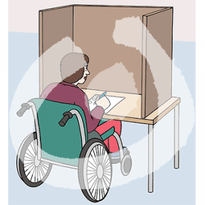 Eine Person im Rollstuhl sitzt an einem Tisch mit Sichtschutzwänden. Vor ihr liegt ein Wahlzettel.