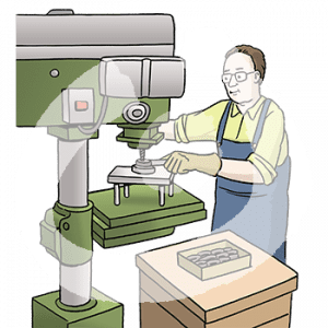 Eine Person in Schürze steht vor einem Standbohrer. Sie hält das zu bohrende Teil mit einem Handschuh fest.