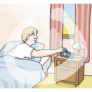Eine Person liegt in einem Bett und drückt auf einen Wecker. Darauf steht 6 Uhr. Im Fenster ist die Sonne zu sehen.