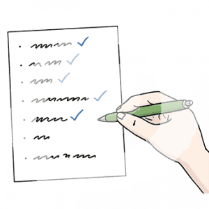 Eine Hand mit Stift über einem Blatt mit abgehakten Punkten einer Liste.