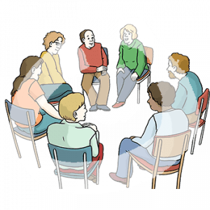 Sieben Personen sitzen in einem Stuhlkreis.