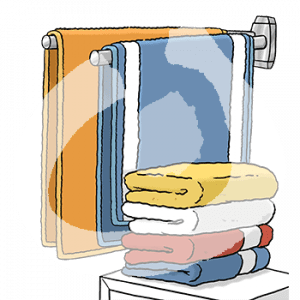 Zwei Handtücher über Handtuchhaltern. Daneben ist ein Stapel gefalteter Handtücher auf einem Tisch.