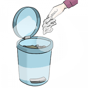 Eine Hand wirft Müll in einen offenen Mülleimer.