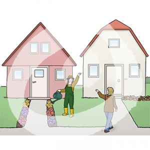 Eine Person in Latzhose und Gummistiefeln gießt Blumen vor einem Haus. Sie winkt einer Person die zum Nachbarhaus geht.