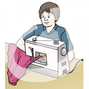 Eine Person sitzt an einer Nähmaschine und näht etwas.