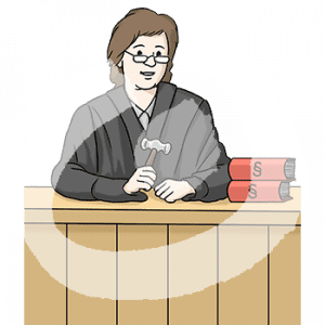 Eine Frau mit Robe und Richterhammer sitzt an einem Pult. Neben ihr liegen zwei Bücher mit Paragraphenzeichen.