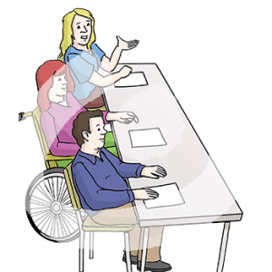 Drei Personen mit Zetteln vor sich sitzen in einer Reihen an einem Tisch.