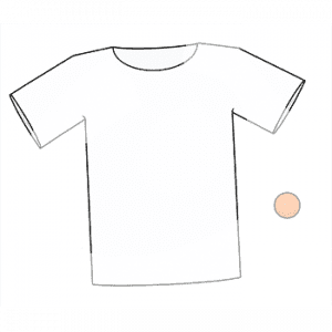 Ein weißes Shirt, daneben liegt ein orangener Tischtennisball.