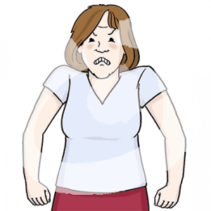 Eine wütende Frau mit hochgezogenen Schultern und geballten Fäusten.