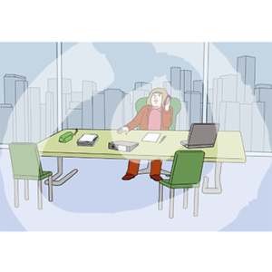 Eine Person sitzt an einem Schreibtisch und telefoniert. Im Hintergrund sind große Fenster mit Ausblick auf hohe Gebäude.