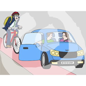 Ein Auto steht halb auf einem Fahrradweg, darin sitzen zwei Personen. Eine Person öffnet die Tür. Eine erschrockene Person auf einem Fahrrad fährt auf die offene Tür zu.