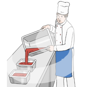 Eine Person in einer Kochjacke, Schürze und Kochmütze füllt eine rote Flüssigkeit aus einem großes Metallbehälter in zwei kleinere Metallbehälter.