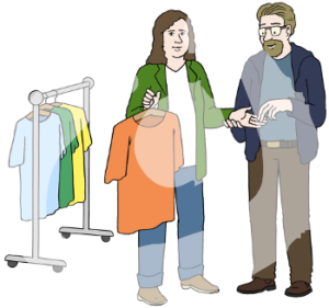 Zwei Personen stehen neben einer Kleiderstange. Der Mann hält die Hand der Frau in seinen Händen und streicht mit den Fingern über ihre. In der Hand hält die Frau ein Oberteil.