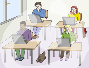 Vier Personen sitzen an Einzeltischen. Vor ihnen stehen Laptops.