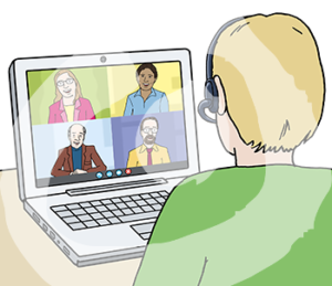 Eine Person mit Headset sitzt am Tisch vor einem Laptop. Auf dem Bildschirm sind vier Gesichter.