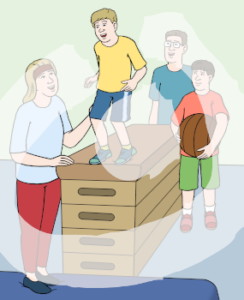 Ein Kind mit Sportkleidung steht auf einem Sprungkasten. Eine erwachsene Person steht schräg davor und hält es fest. Neben dem Kasten steht ein Kind mit Medizinball. Dahinter ein Mann.
