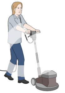 Eine Person steht aufrecht vor einer Bodenreinigungsmaschine und hält sie mit beiden Händen fest.