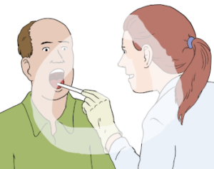 Ein Mann hat einen offenen Mund und streckt seine Zunge raus. Eine Ärztin drückt mit einem Stab seine Zunge runter. Sie guckt in seinen Hals.